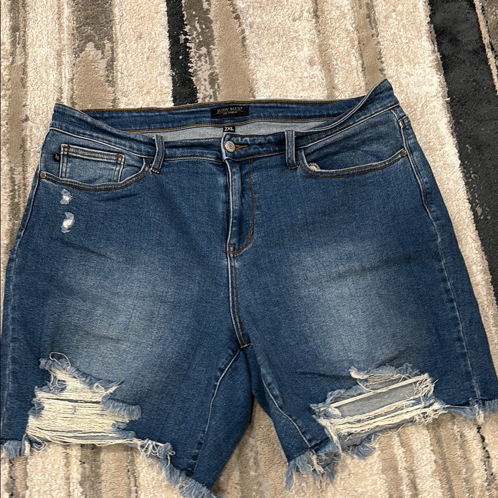 Judy Blue Distressed Jean Shorts in Blue